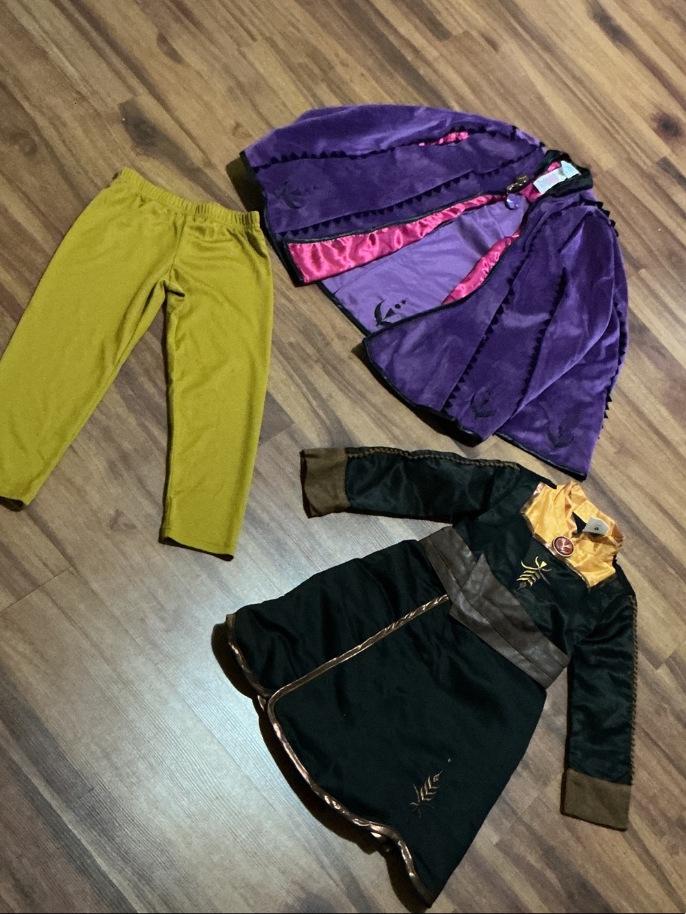 Ana Frozen II Cape and Black Costume Set with Yellow Pants - Kids Costume sz 4